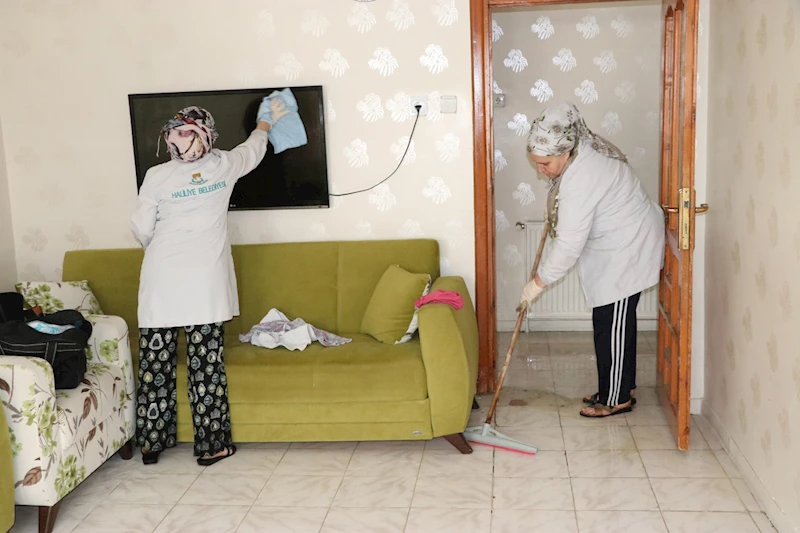 Haliliye’de yaşlıların hanelerini belediye temizliyor