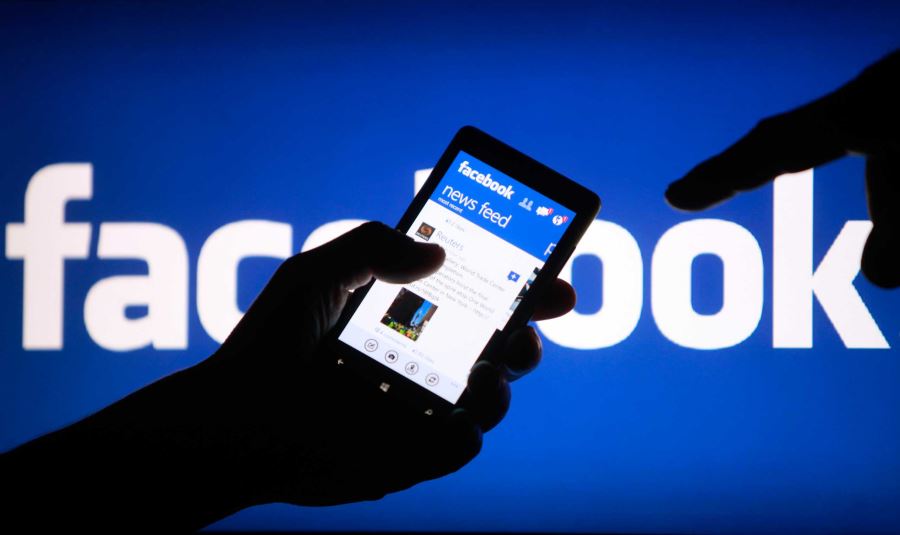 Facebook, kullanıcıları gözetleyen 52 çalışanını işten attı