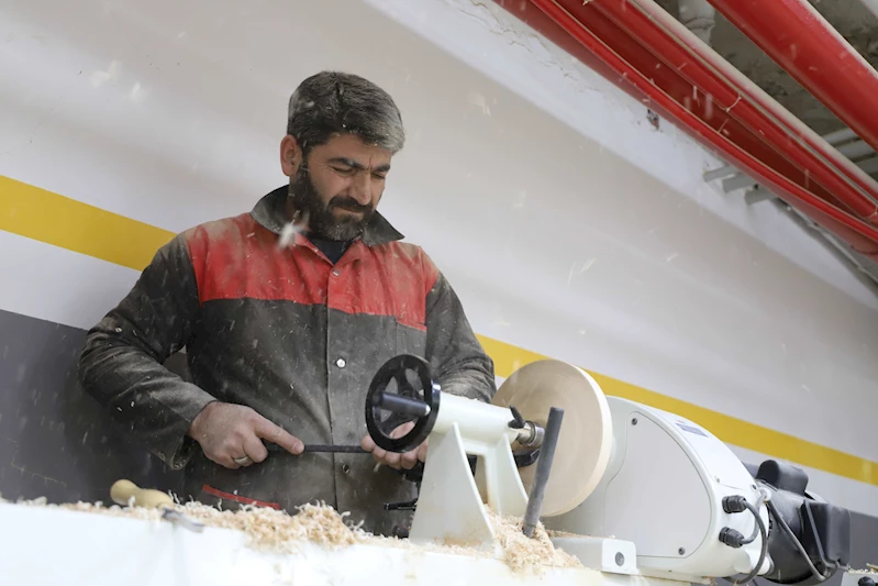 Karaköprü’de doğa dostu ahşap oyuncaklar üretiliyor
