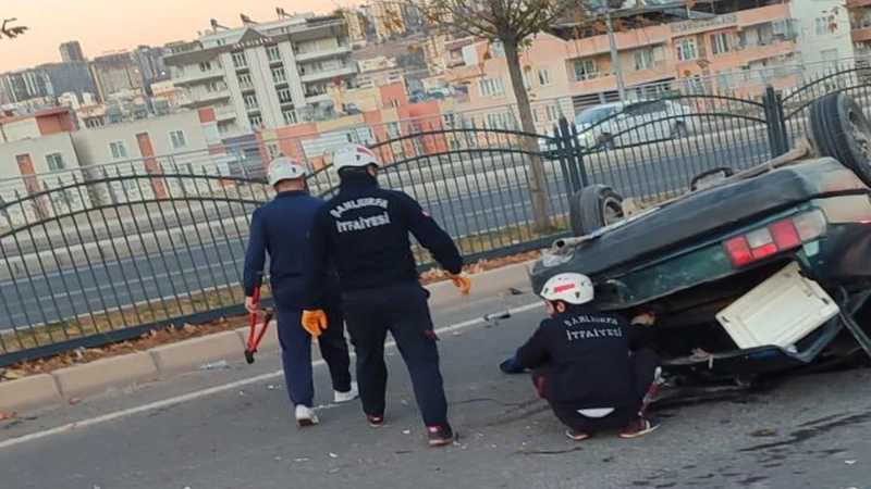 Şanlıurfa’da kontrolden çıkan otomobil takla attı: 1’i ağır 2 yaralı