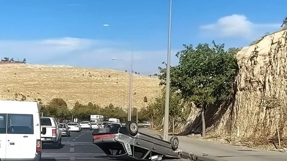 Urfa’da Otomobil Takla Attı: 1 Kişi Yaralandı