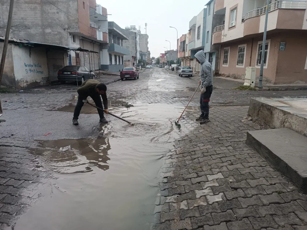Viranşehir’de Kum Fırtınası ve Çamur Yağışı: Belediye Ekipleri Sahada Seferber Oldu