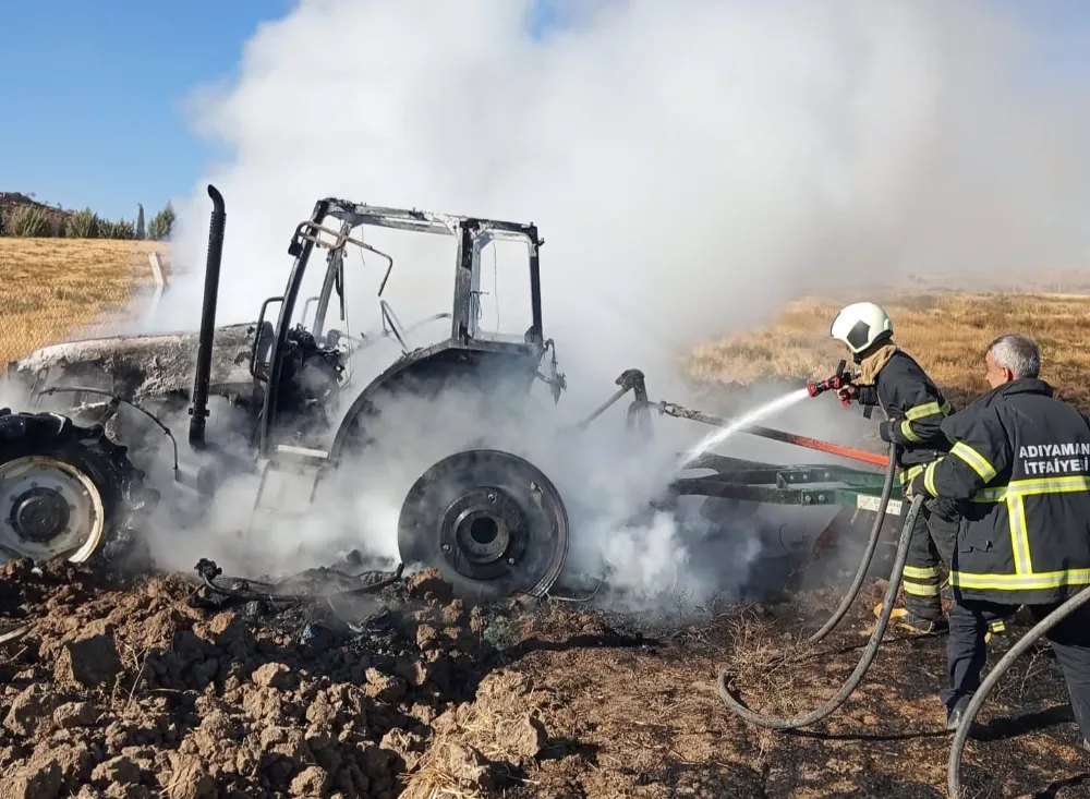 Adıyaman’da Tarlada Çalışan Çiftçinin Traktörü Alev Aldı