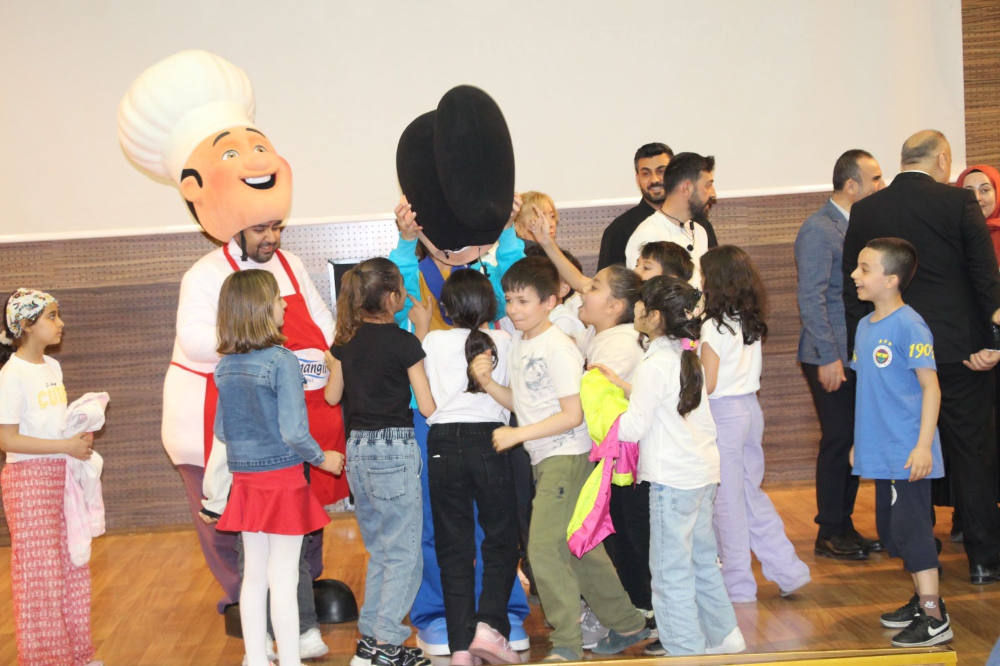Dicle’nin Rüyası Şanlıurfalı Miniklerle Buluştu: “İsrafla Mücadeleye Sahne Sanatlarıyla Katkı Sunuyoruz”