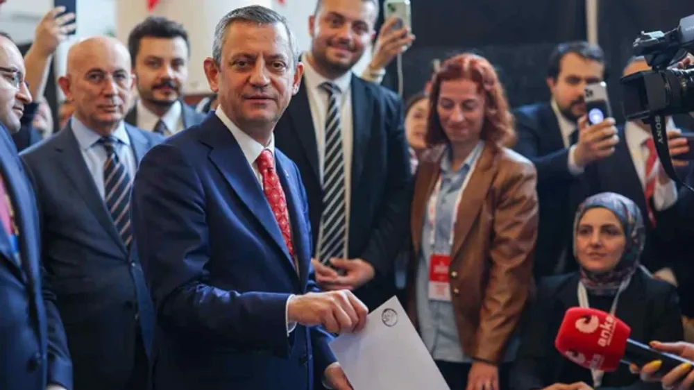 Özgür Özel Yeniden CHP Genel Başkanı Seçildi