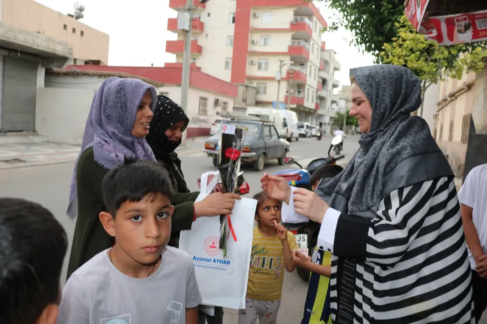 AYŞENUR AYHAN’DAN ANLAMLI ANNELER GÜNÜ ZİYARETİ