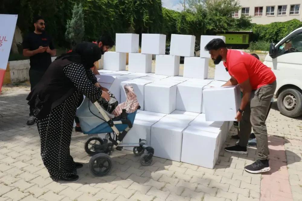 Akçakale’de 120 yetim ve dul aileye gıda yardımı