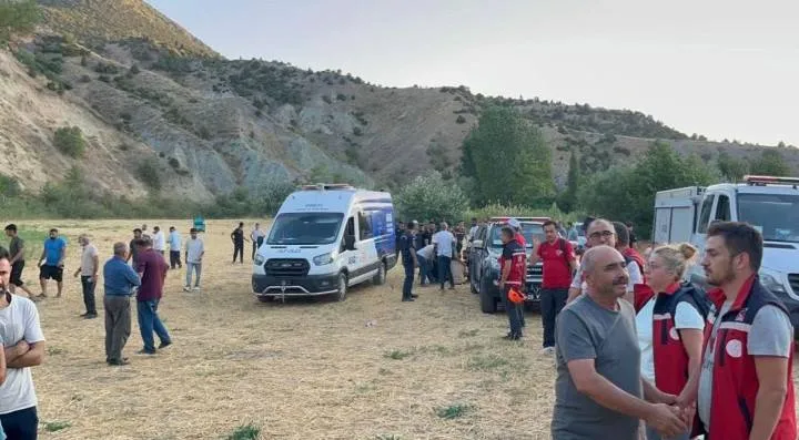 Urfalı mevsimlik işçisi gençler serinlemek için girdikleri sulama kanalında boğularak can verdiler 